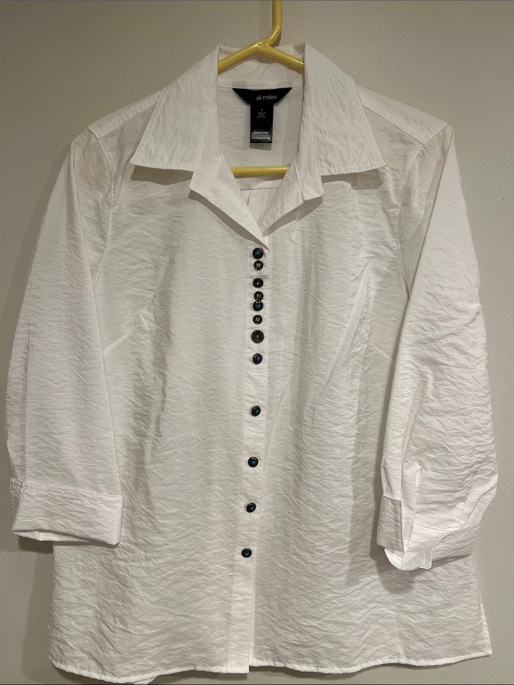 Ali Miles White Shirt with Black Label